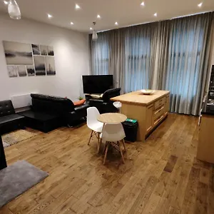 Two Bedrooms Flat In Center Edinburgh