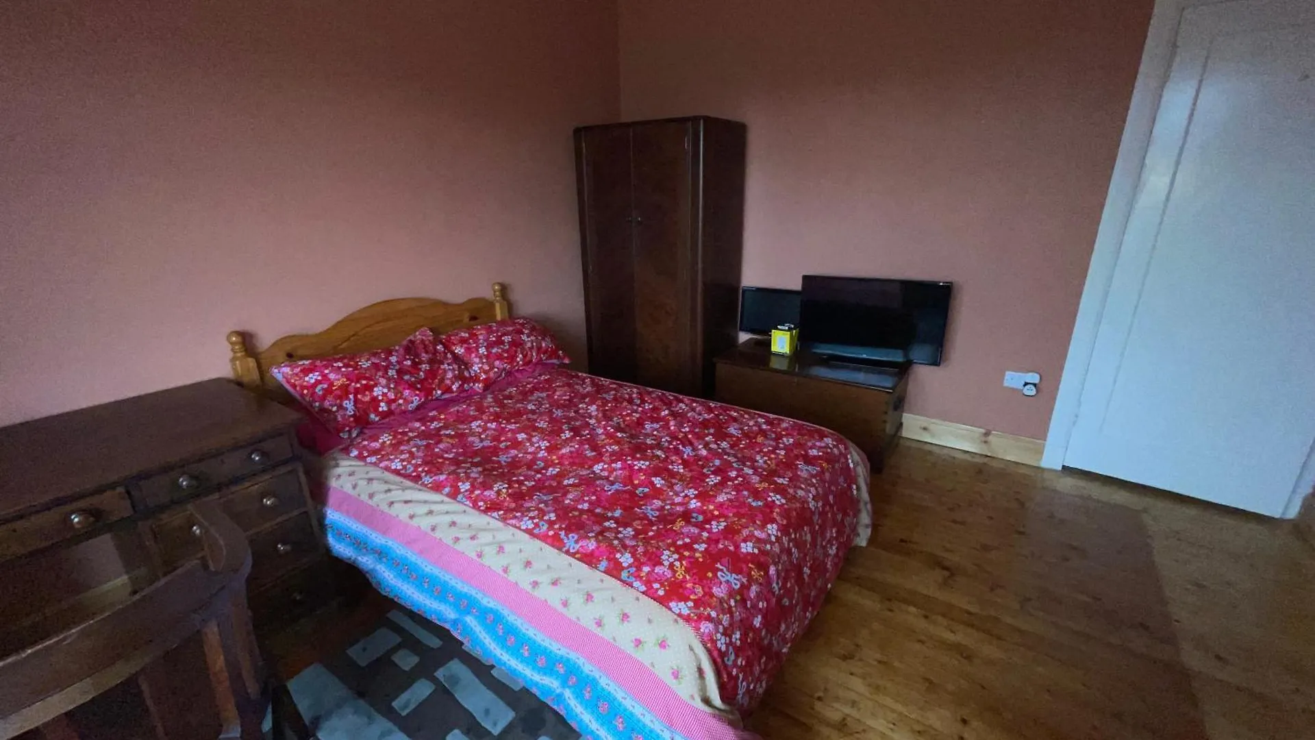 Lovely Double Room In Very Good Area contacts